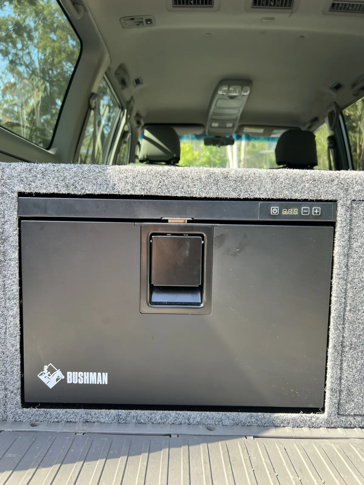 Jai G.'s Toyota Land Cruiser 100 Series fit-out