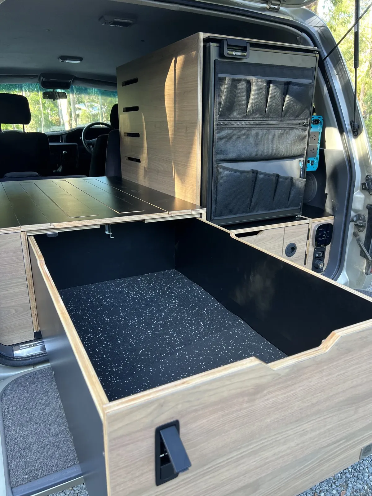 Luke C.'s Toyota Land Cruiser 80 Series fit-out