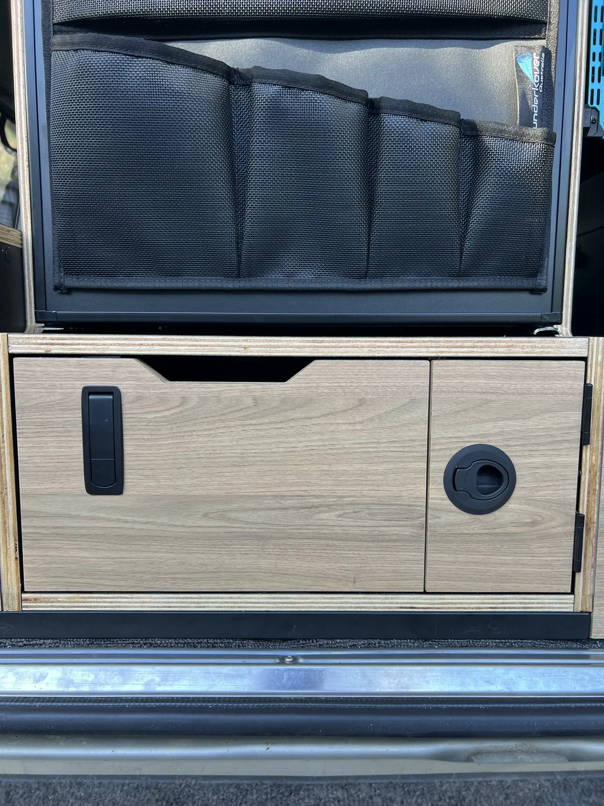 Luke C.'s Toyota Land Cruiser 80 Series fit-out