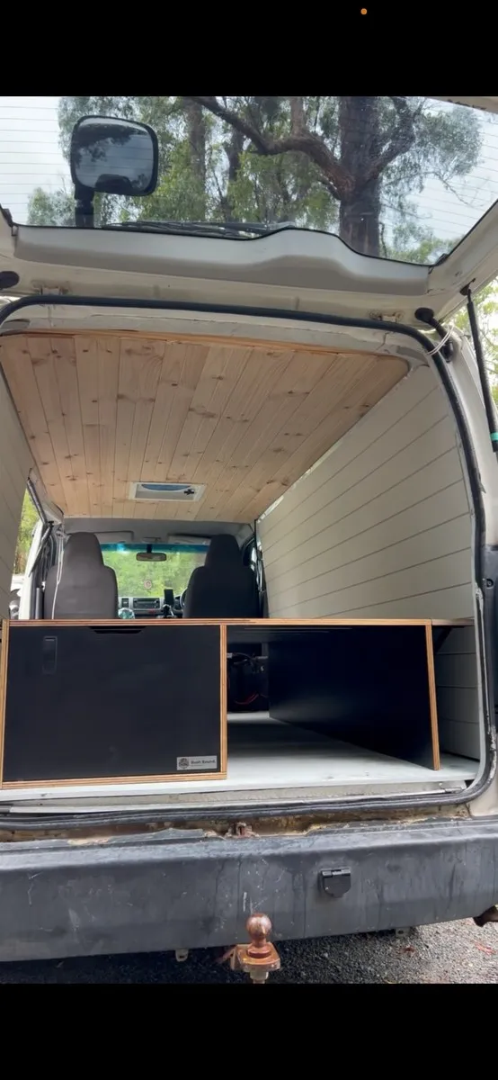 Luis C.'s Toyota Hiace fit-out