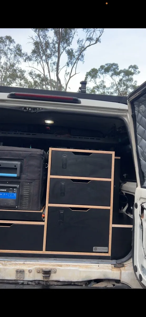 Jacob H.'s Toyota Land Cruiser 76 Series fit-out