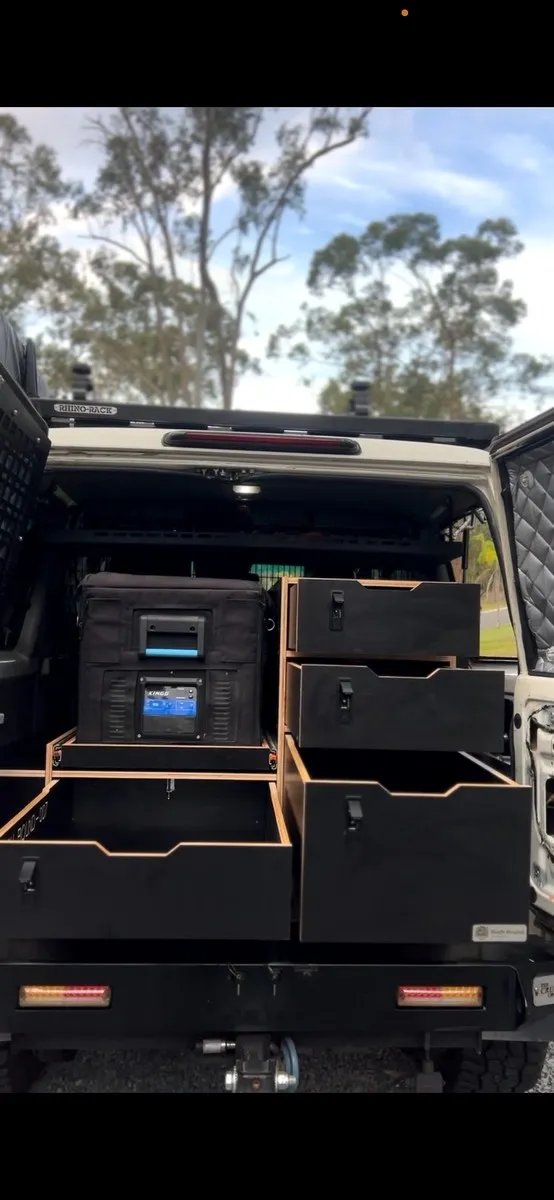 Jacob H.'s Toyota Land Cruiser 76 Series fit-out