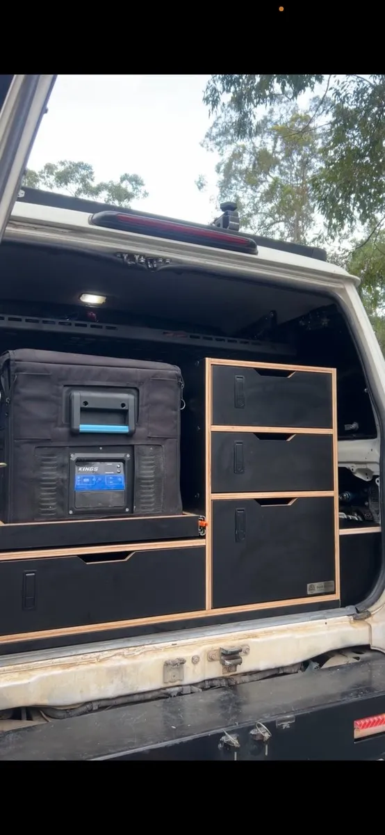 Jacob H.'s Toyota Land Cruiser 76 Series fit-out