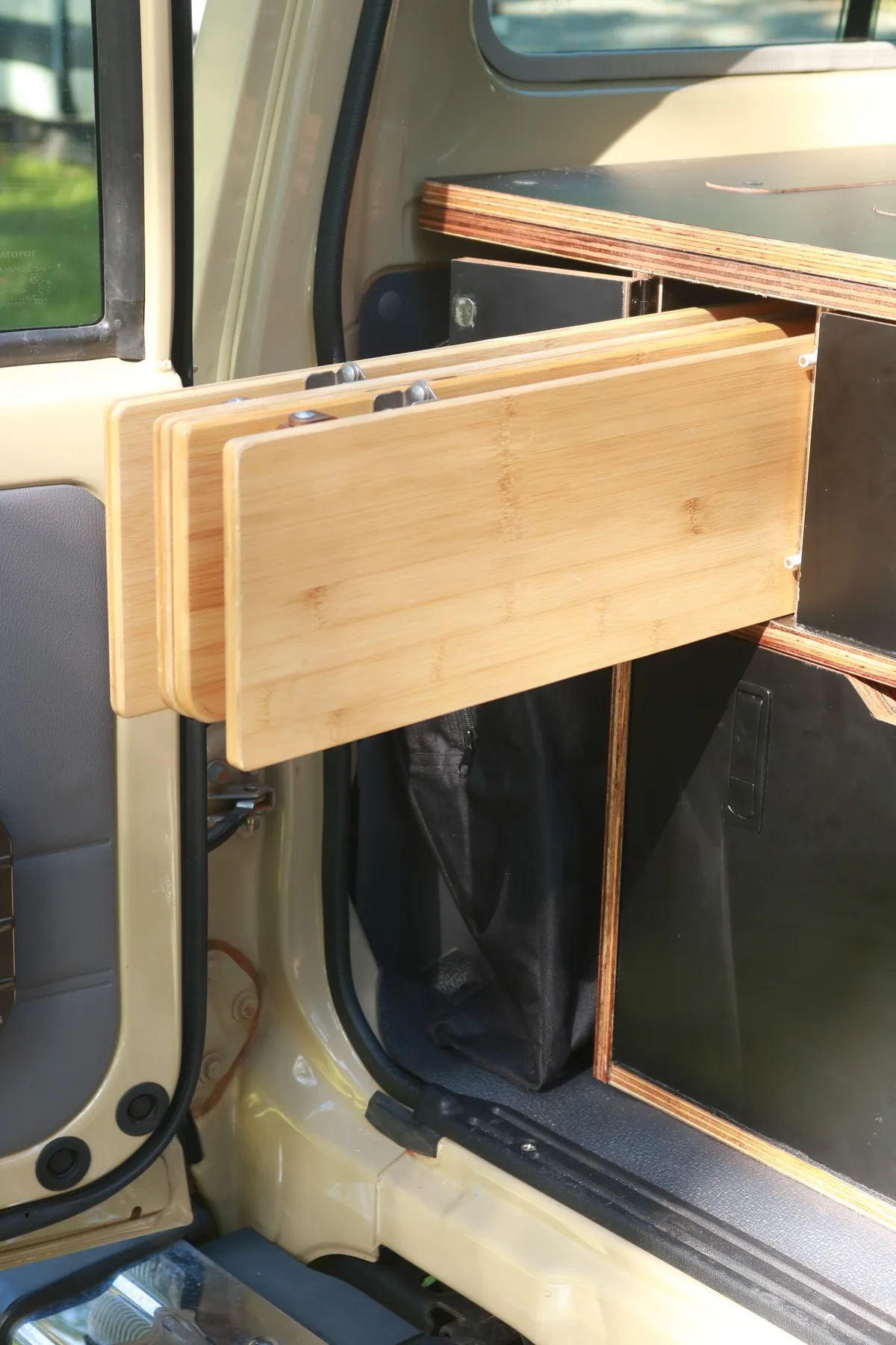 Joshua C.'s Toyota Land Cruiser Troop Carrier (Troopy) fit-out