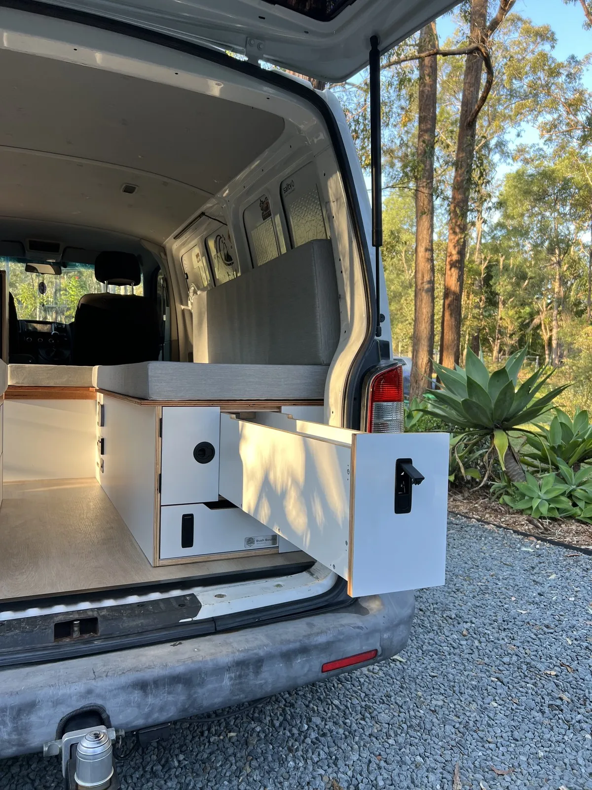 Luke W.'s Volkswagen Transporter fit-out