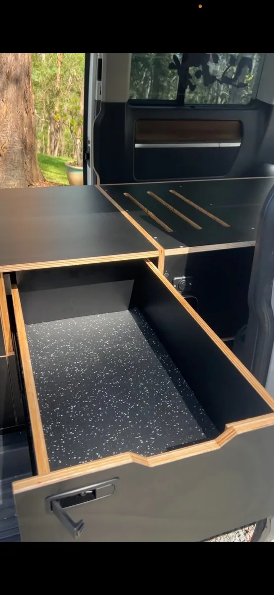 Katrina S.'s Volkswagen Multivan fit-out - photo 3